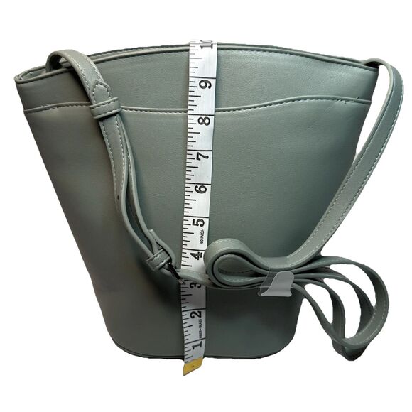 A New Day Spring Green Faux Leather 10” Multi Pocket Strapped Bucket Purse NWOT - Picture 12 of 15